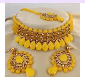 Alloy jewel set with yellow beads and stone hangings| MANATH