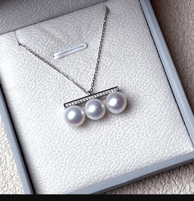 Balance Beam Pearl Necklace