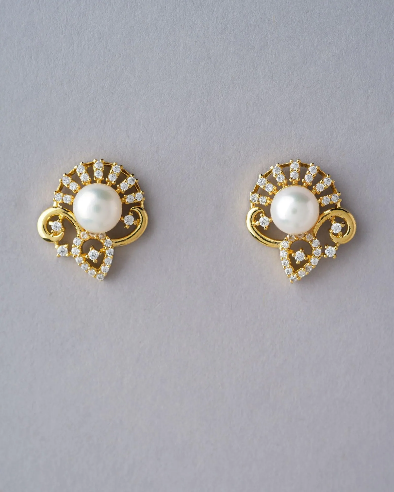 Elegant Stud Pearl Earring